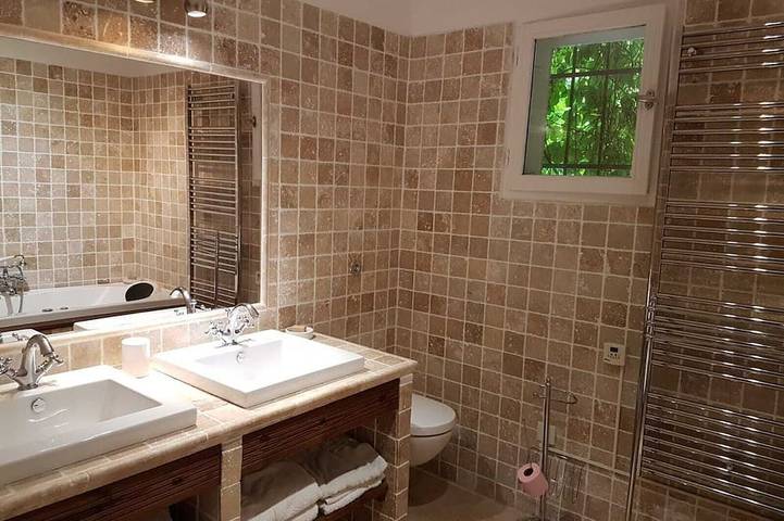 Location de vacances pour 8 personnes, avec jardin et jacuzzi à Maillane - 4