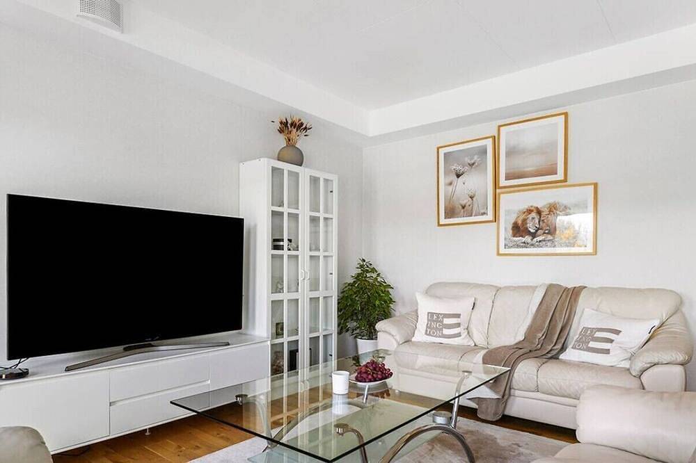 Ganze Wohnung, Stylish Sätra Apartment with Balcony Near Metro in Schwedische Ostsee