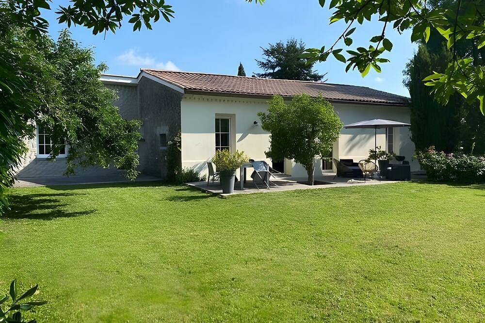 Casa confortable a las puertas del Médoc, zona tranquila in Arsac, Lesparre-Médoc region
