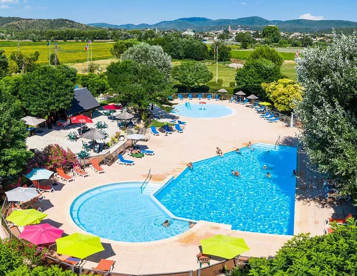 Camping für 4 Personen, mit Terrasse in Vallon-Pont-d'Arc