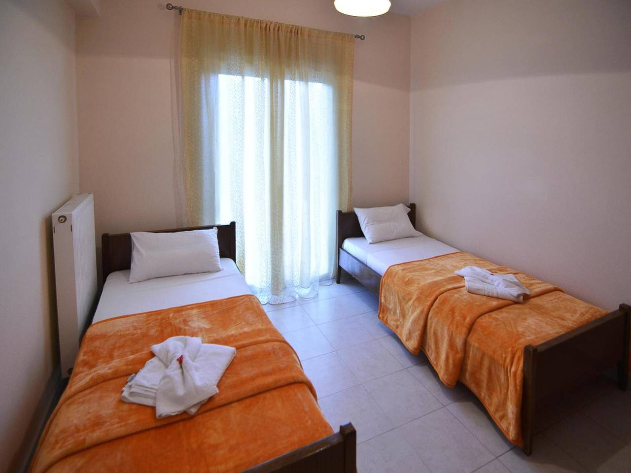 Apartamento entero, Apartamento 'Dimitra Family' con vistas a la montaña, Wi-Fi y aire acondicionado in Lasithi