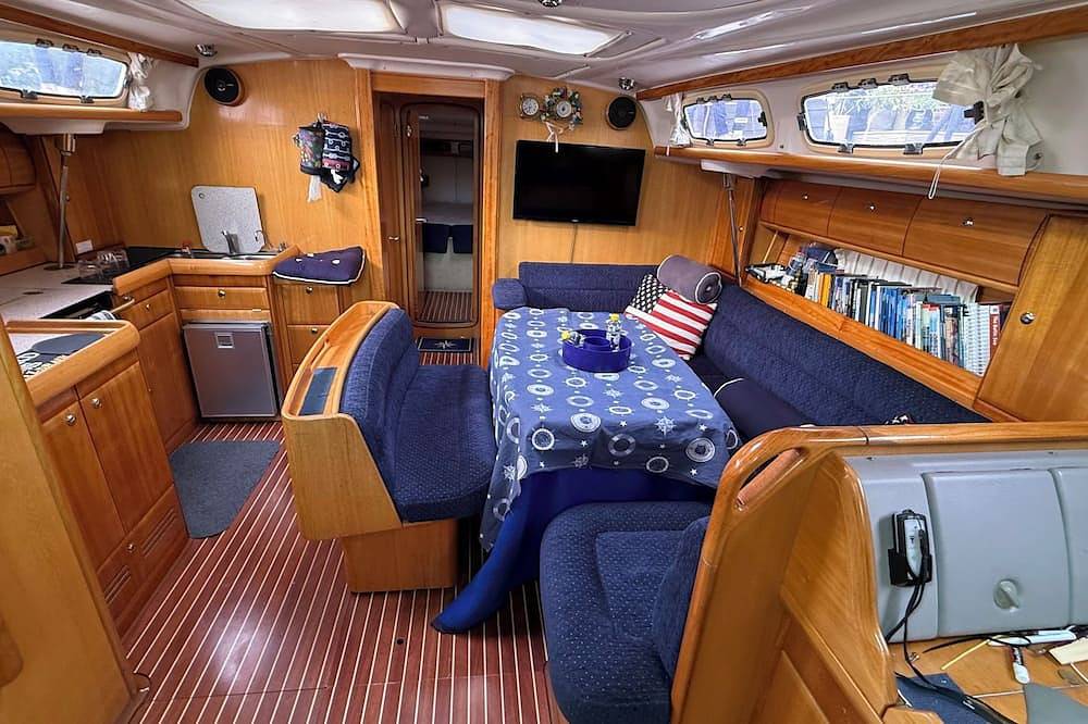 Enjoyable 3-bedroom boat in charming Stockholm for a unique stay in Nacka, Schwedische Ostsee
