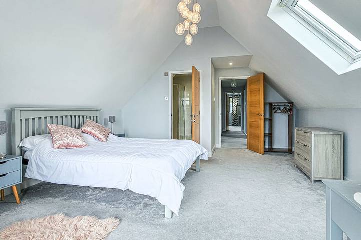 Stunning 5 Bed - Balcony, Garden and Sea Views in Poole, Poole Harbour