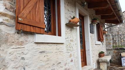 Gîte pour 8 personnes, avec piscine ainsi que vue et jardin dans Aguda