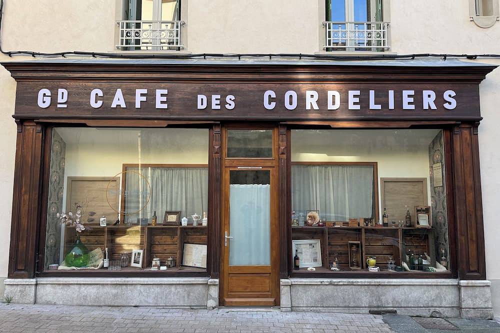 Entire apartment, Le Grand Café - Bedinshop - historic center in Romans-sur-Isère, Valence region