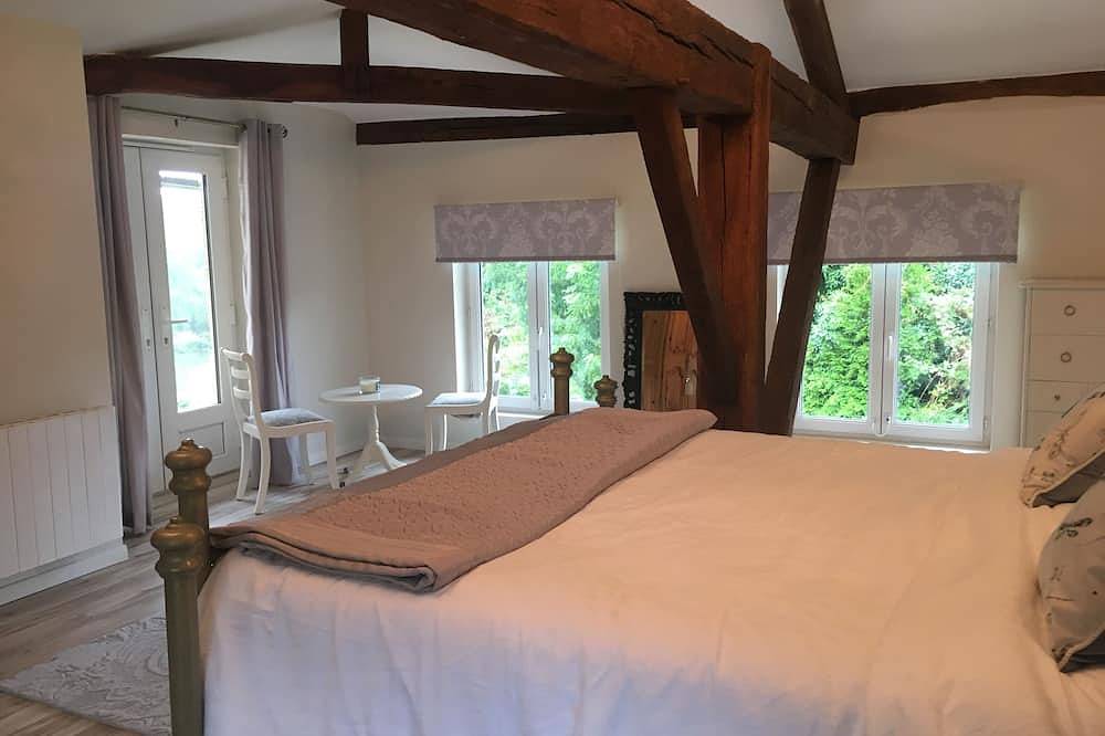 Chez Broche Private Lake & Pool 12 personnes in Mazerolles, Charente