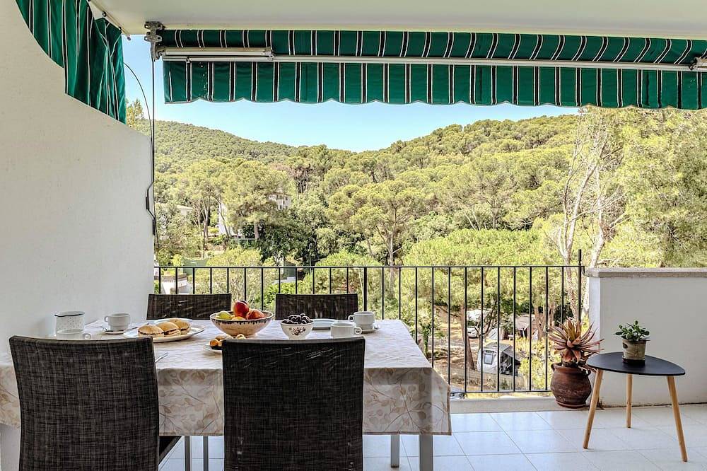 Ganze Wohnung, Sommerangebot - Apartment mit Pool, Terrasse und in Strandnähe in Platja de Tamariu (Palafrugell), Tamariu