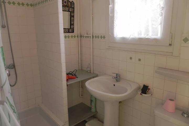 Gîte pour 3 personnes, avec jardin et balcon, animaux acceptés dans Plage de l'Almanarre - 4