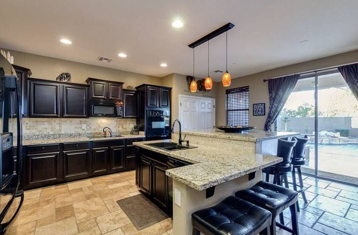 Vacation rental for 14 people, with terrace and hot tub in San Tan Valley