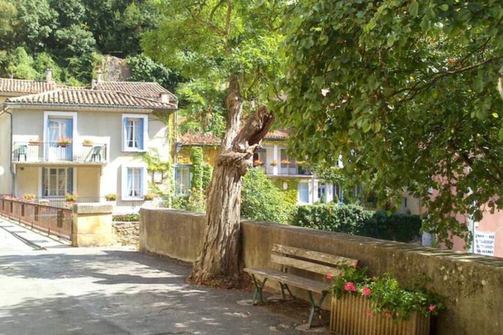 Appartement entier, Cozy Studio in Rennes-les-Bains in Rennes-les-Bains, Parc naturel régional Corbières-Fenouillèdes
