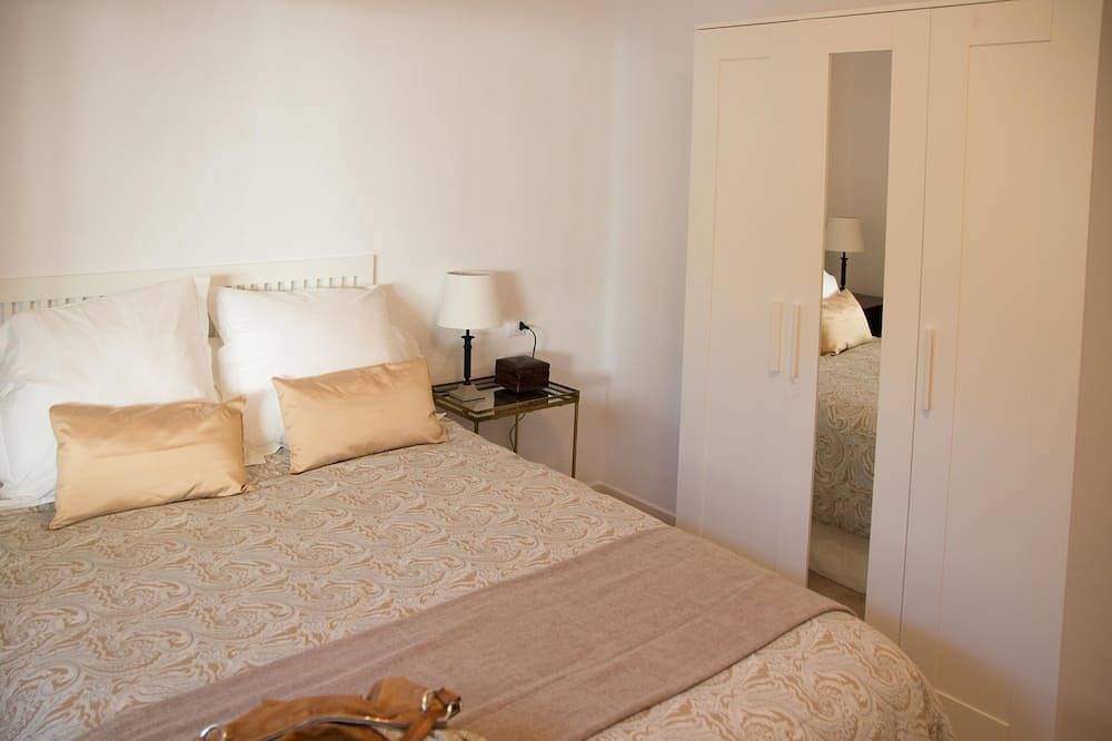 Charming house with private pool, garden, shade areas & bbq in El Pinar Torremolinos, Torremolinos