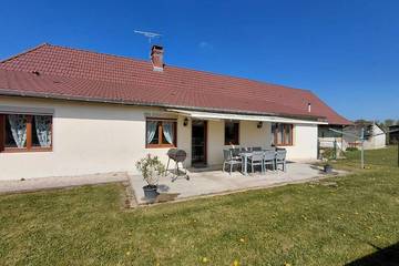 Gîte pour 10 personnes, avec jardin dans Juif