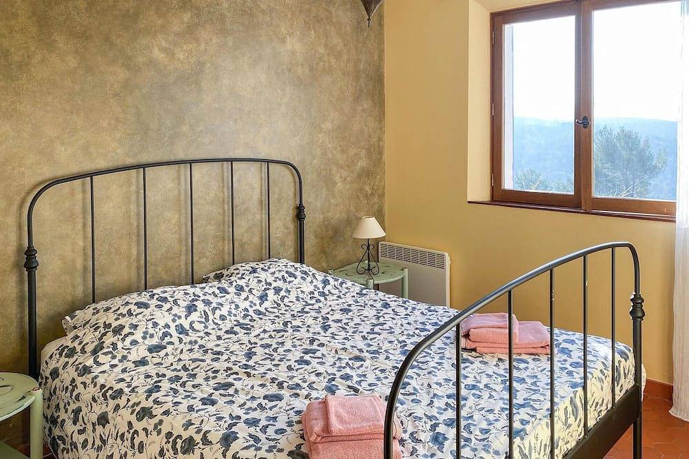Awesome home in Entrecasteaux in Entrecasteaux, Región Brignoles