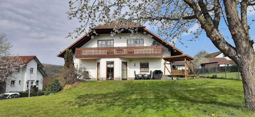 Geheel appartement, Appartement 'Nationalparkblick' met uitzicht op de bergen, balkon en Wifi in Altenlotheim, Frankenau