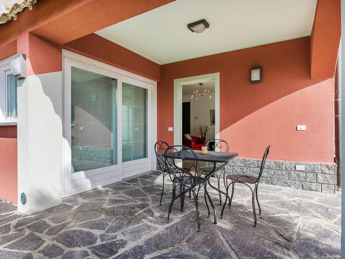Sonnige Villa mit Terrasse in Barasso, Varese Provinz