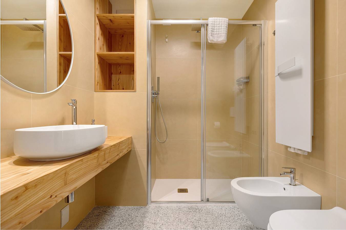 Ganze Wohnung, Ferienwohnung 'Yellow' mit Bergblick, Balkon und Wi-Fi in Carisolo, Adamello-Presanella-Alpen