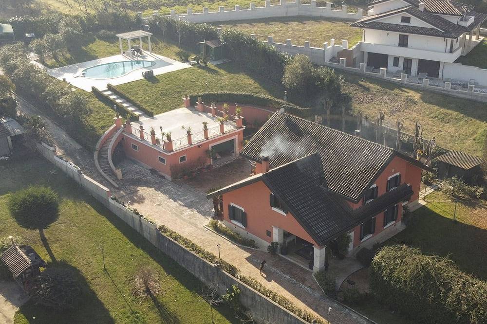 Villa Annamaria, villa with private pool, parking, large spaces, in Cassino in Cassino, Frosinone Provinz