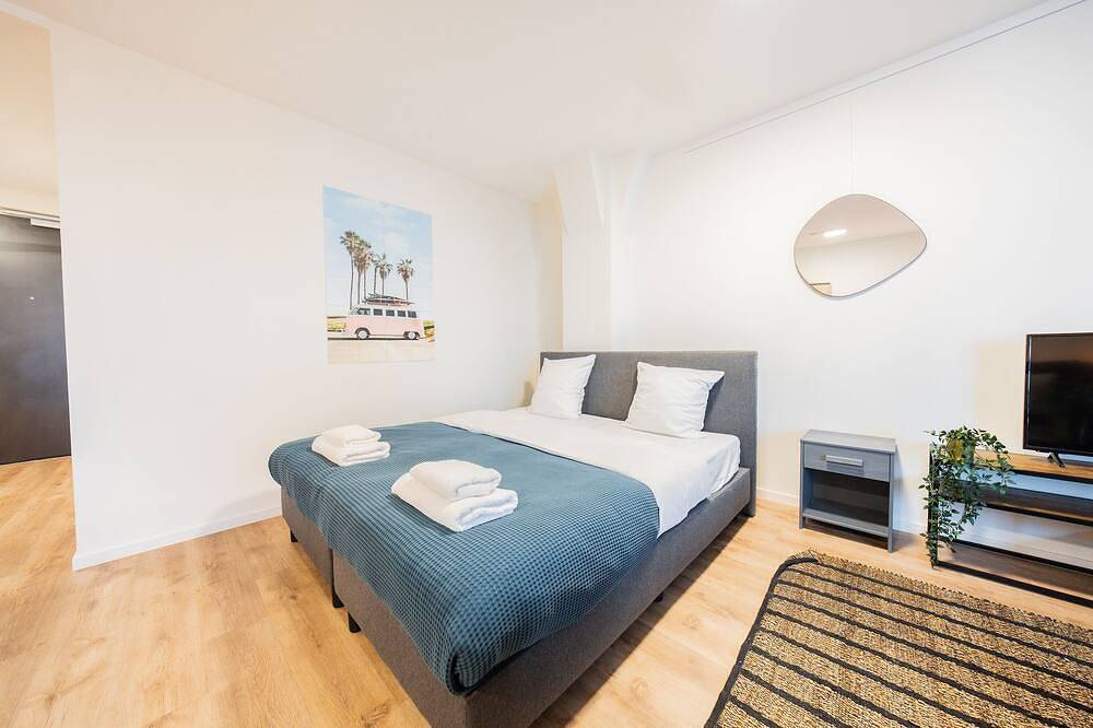 Entire apartment, Dockside Nest Studio Prh in Rotterdam, South Holland