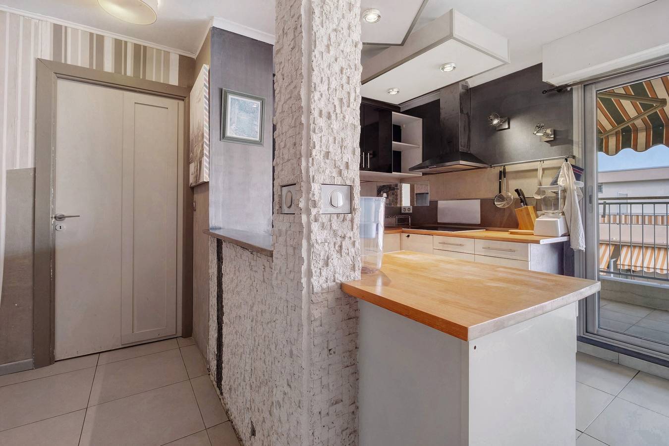Entire apartment, Apartment 'Le Maera' with Balcony, Wi-Fi and Air Conditioning in Golfe-Juan, Vallauris