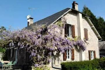 Cottage pour 8 personnes, avec terrasse dans Sarran