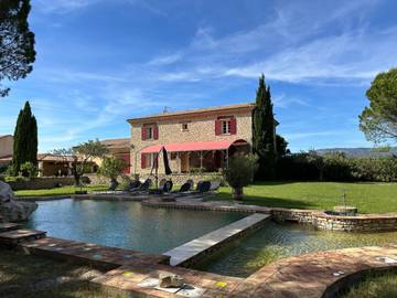 Gîte pour 12 personnes, avec piscine ainsi que jardin et terrasse, animaux acceptés à Saint-Pierre-de-Vassols