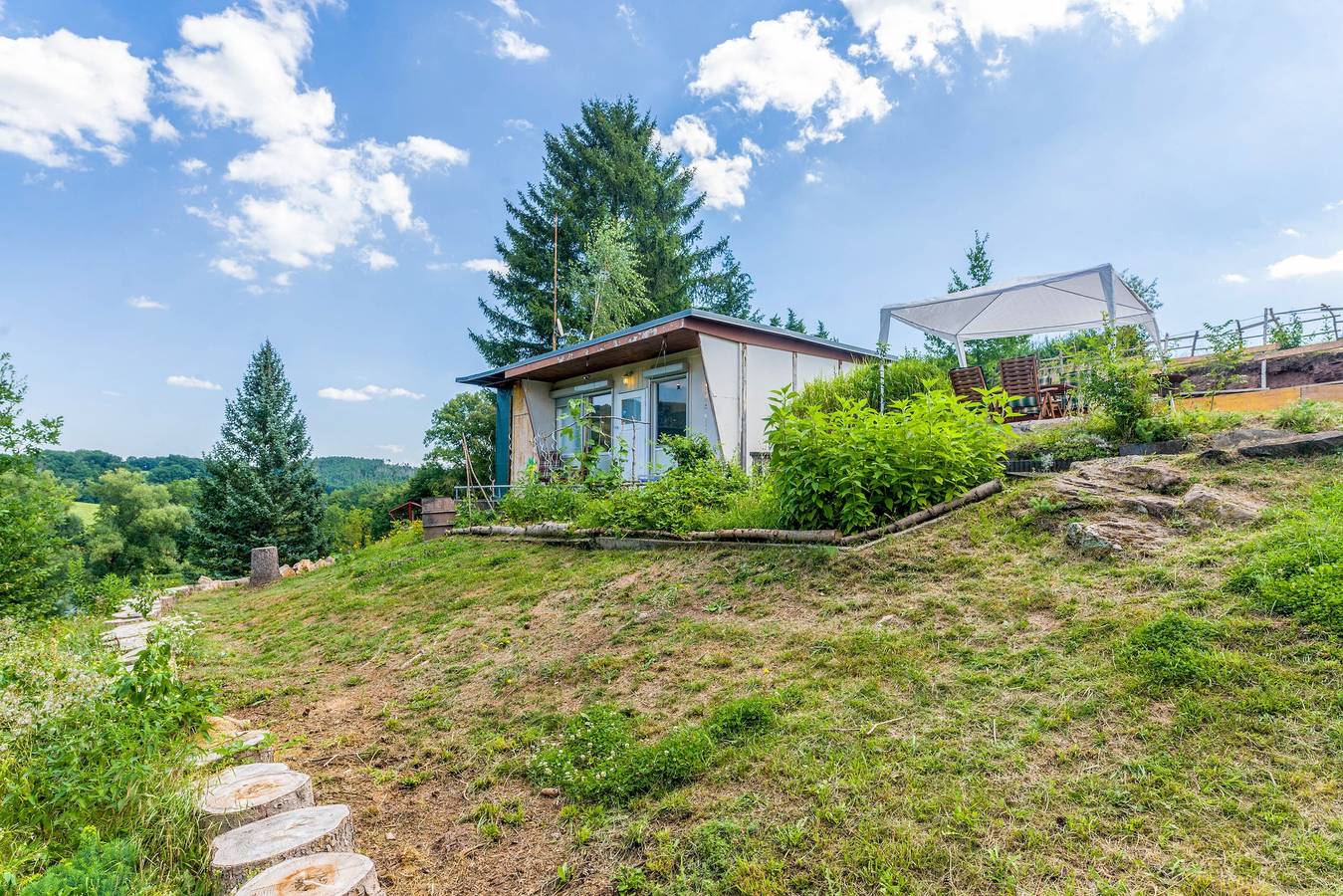 Ganze Ferienwohnung, Tiny Home „Gartenidyll“ mit Bergblick, privater Terrasse und eigenem Garten in Altenberga, Saaleland