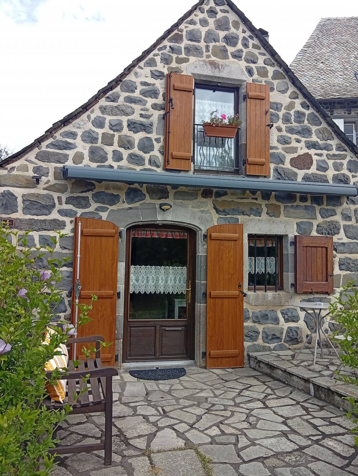 Ferienhaus 'Cantalou' in Saint-Martin-sous-Vigouroux, Regionaler Naturpark Volcans d'Auvergne