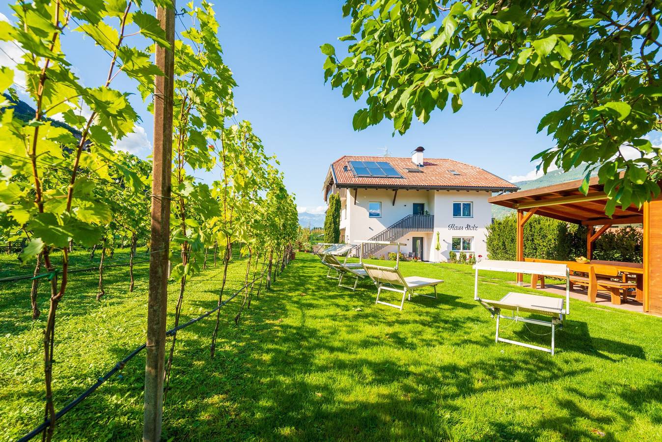 Zimmer 'Haus Stolz mit Frühstück' mit Bergblick, Wi-Fi und Klimaanlage in Unterrain, Eppan an der Weinstraße