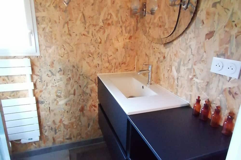 Appartement entier, Eco-friendly cottage private pool heated all year round in Sainte-Marguerite-d'Elle, Région de Bayeux
