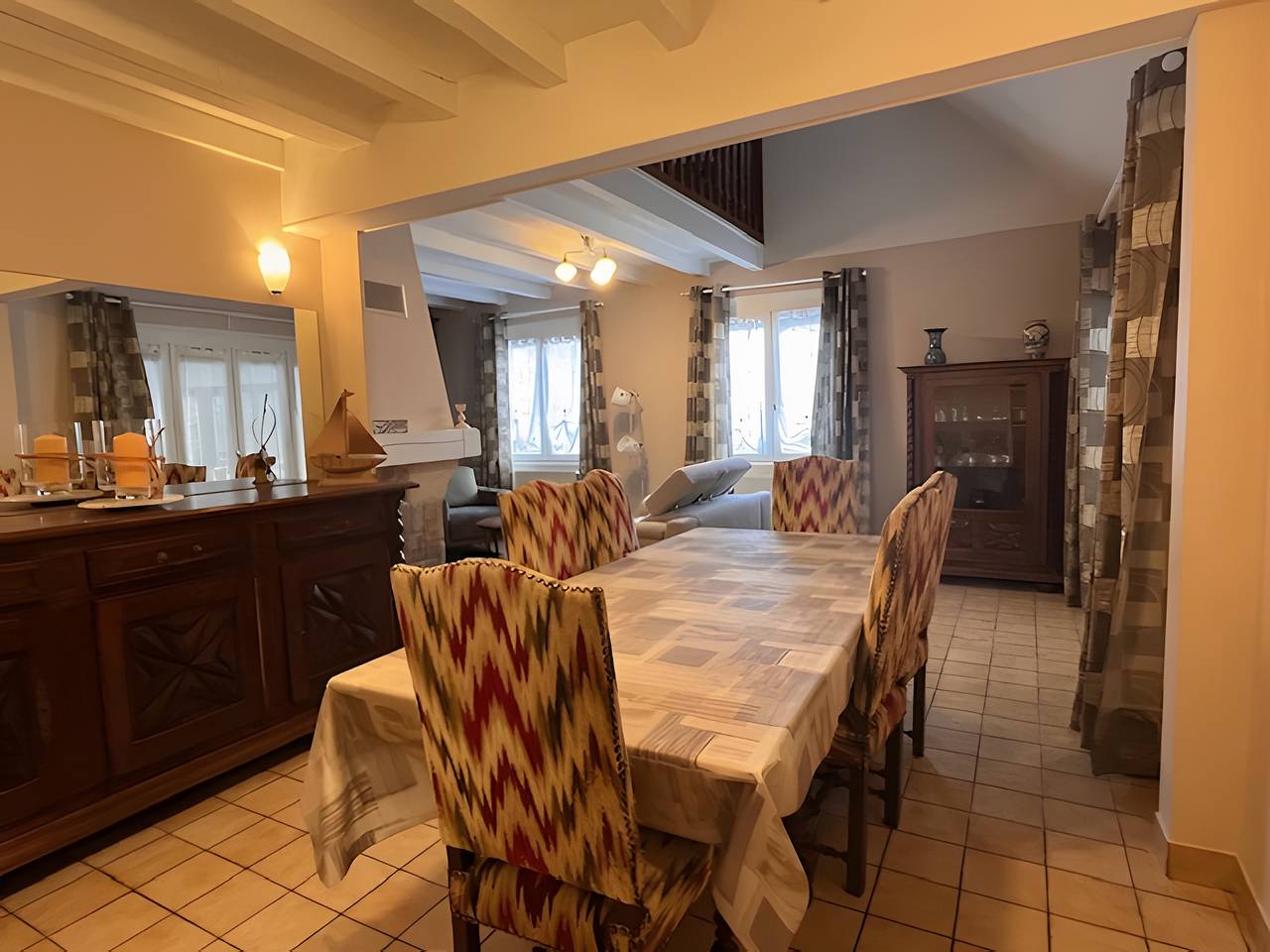 Holiday Home 'Villa Nina' with Private Terrace, Private Garden and Wi-Fi in Besse-et-Saint-Anastaise, Volcans d'Auvergne Regional Nature Park