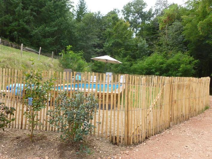 Gîte pour 2 personnes, avec vue ainsi que jardin et piscine à Iguerande - 3
