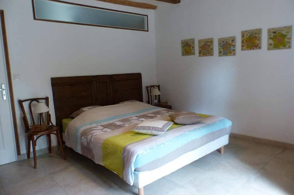 Maison rénovée du Xvie, jardin clos, proche de la Loire et châteaux, tout inclus, équipements complets in La Chapelle-sur-Loire, Vallée de la Loire