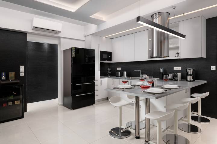 Ferienwohnung für 8 Personen, mit Meerblick und Balkon/Terrasse sowie Whirlpool und Garten in Rhodos Stadt - 2