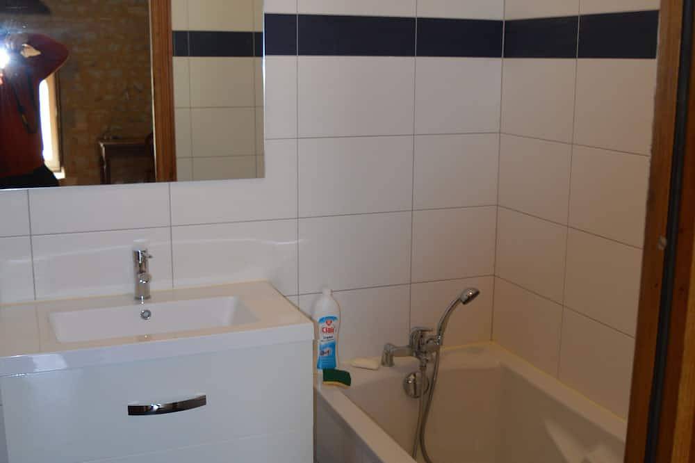 Appartement entier, Dans un Monument Historique: à la ferme manoir à deux pas de Bayeux in Monceaux-en-Bessin, Région de Bayeux