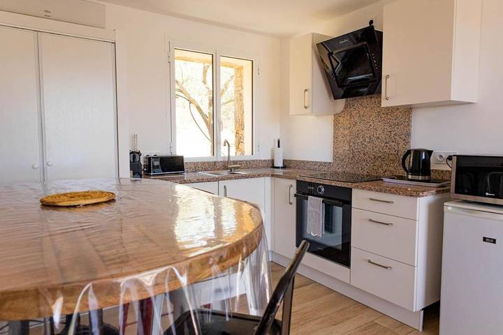 Location de vacances pour 4 personnes, avec vue ainsi que piscine et jardin, adapté aux familles à Vallecalle - 4