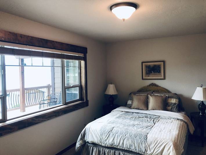 Vacation rental for 5 people, with yard in Flathead Lake