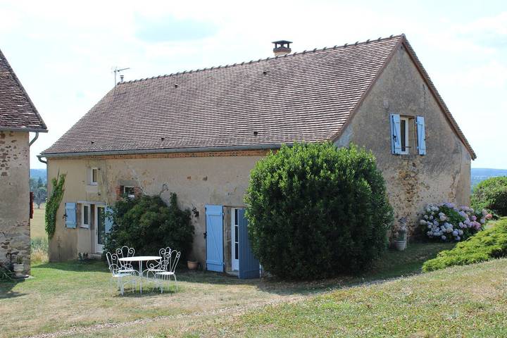 Gîte pour 5 personnes, avec piscine à Saint-Seine