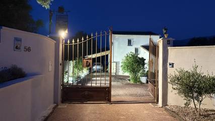 Chambre d’hôte pour 2 personnes, avec jacuzzi ainsi que jardin et piscine à Nans-les-Pins