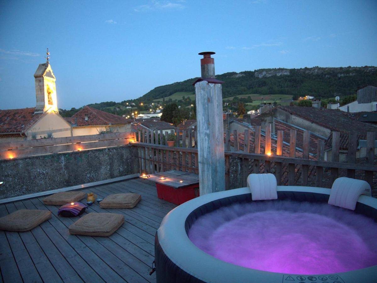 Chaleureuse maison avec Jacuzzi in Le Mas-d'Azil, Parc naturel régional des Pyrénées ariégeoises