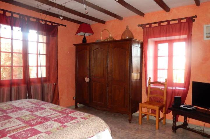 Gîte pour 10 personnes, avec terrasse ainsi que jardin et piscine à Aigremont - 4