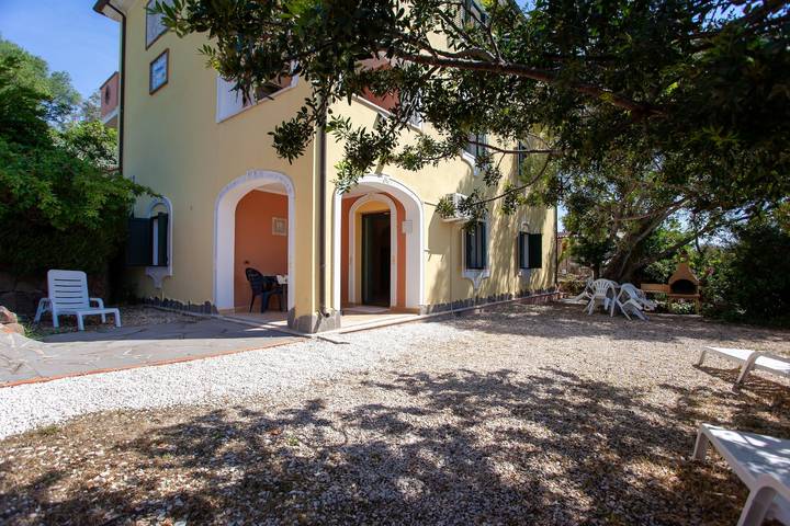 Ferienwohnung für 7 Personen, mit Garten in Orosei