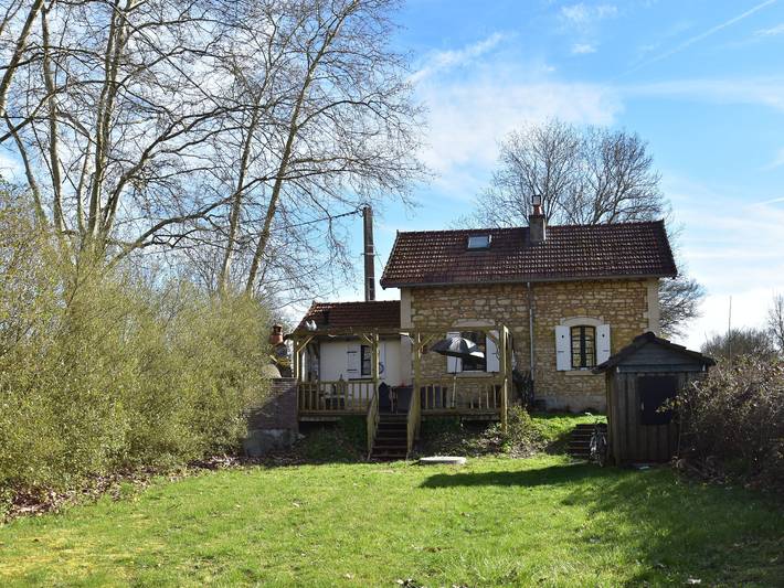 Cottage en France avec jardin près du lac in Montaron, Nièvre