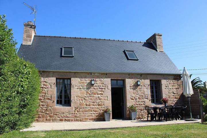 Ferienhaus für 4 Personen, mit Terrasse und Garten in Trégastel