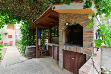 Villa for 5 People in Vir, Dalmatia, Photo 1