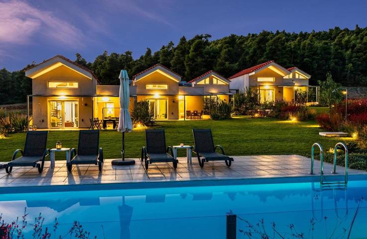 Ferienhaus für 4 Personen, mit Ausblick und Garten sowie Pool - 1