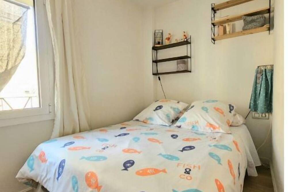 Entire apartment, Spacious Beach House Duplex Apartment Barceloneta in Barcelona Centre, Barcelona