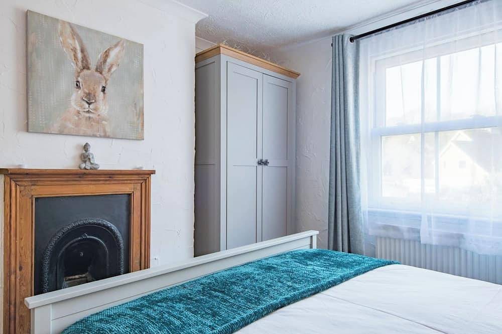 Cosy cottage in Temple Ewell, walk to the local pub and Kearsney Abbey in Temple Ewell, Kent
