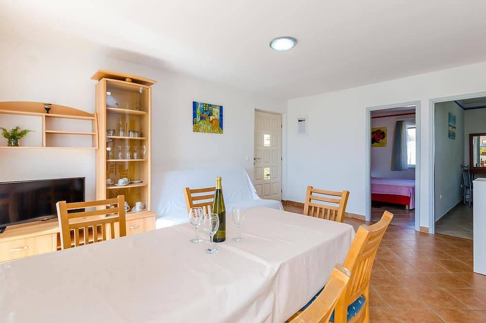Entire apartment, Cozy apartment in Slano with kitchen in Slano, Dubrovnik-Neretva