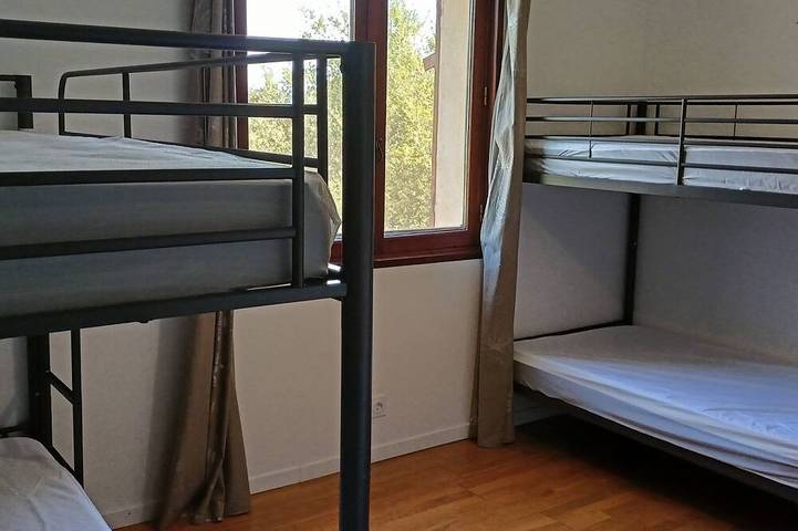 Location de vacances pour 10 personnes, avec balcon ainsi que piscine et jardin à Valaurie - 4