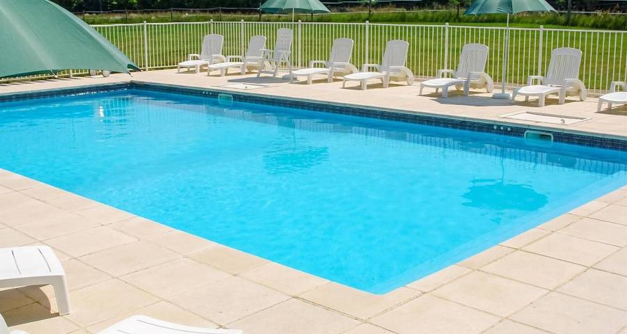 Location de vacances pour 10 personnes, avec Jardin et Piscine à Saint-Vincent-la-Châtre